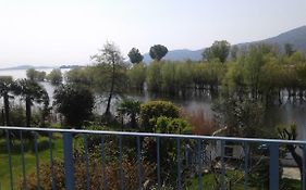 Una finestra sul lago..Appartamento Verbania